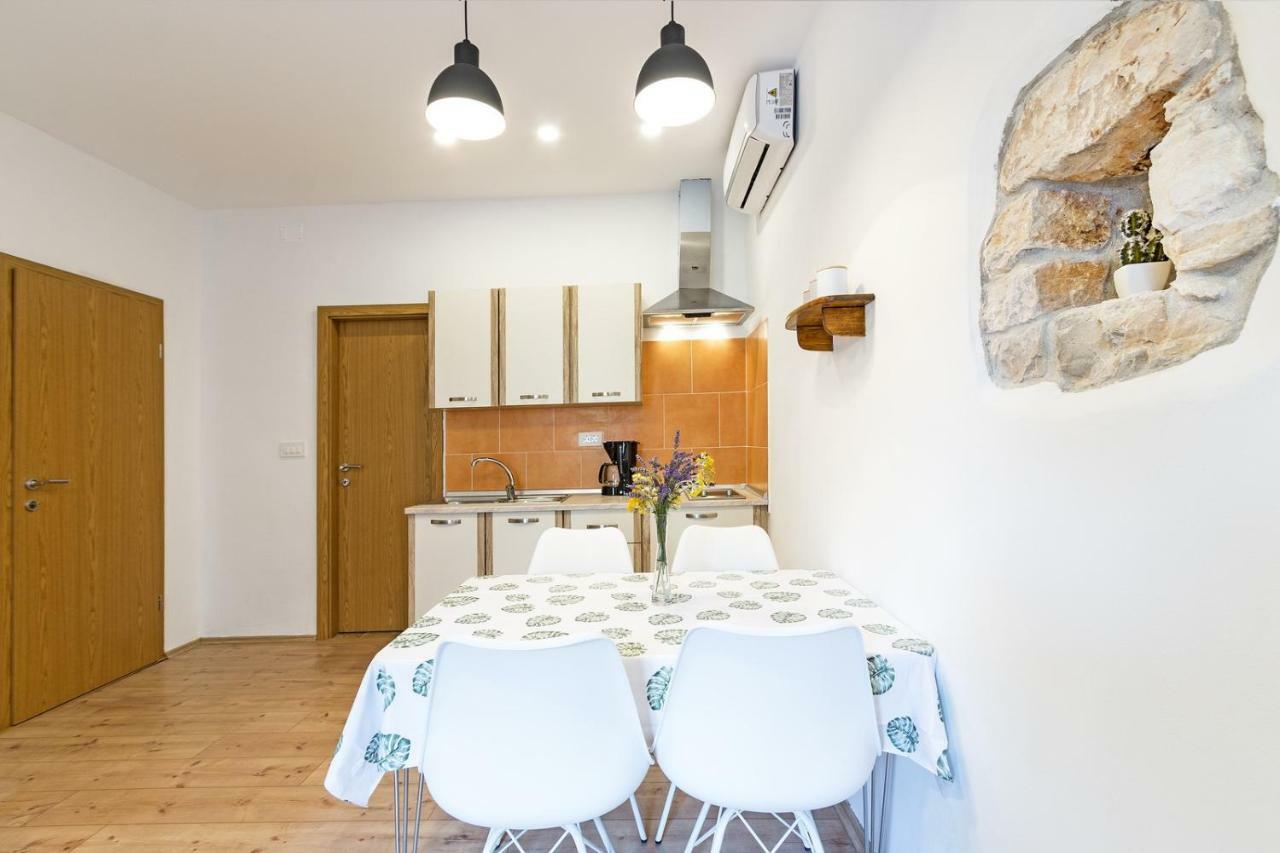 Cozy Apartment 10 Min From The Beach Pula Zewnętrze zdjęcie